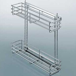 Uittrekbaar rek met draadmanden voor het opbergen van schoonmaakmiddel