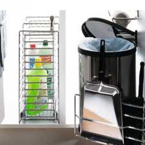 Rek voor schoonmaakmiddel met slot.